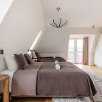 2br With Amazing Skyline View Apartment