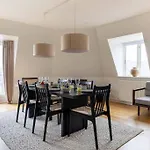 2br With Amazing Skyline View Apartman *