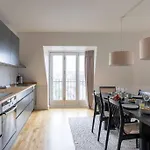2br With Amazing Skyline View *