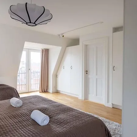 2br With Amazing Skyline View