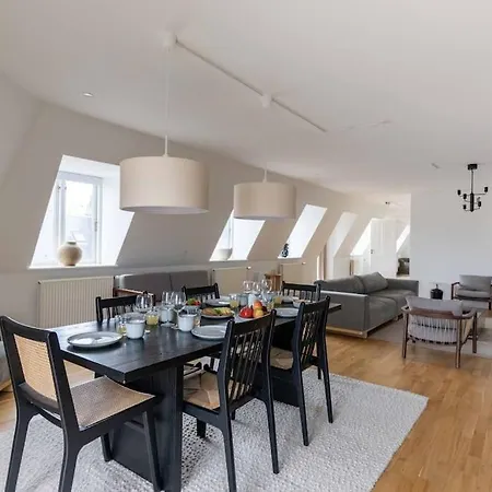 2br With Amazing Skyline View Apartman