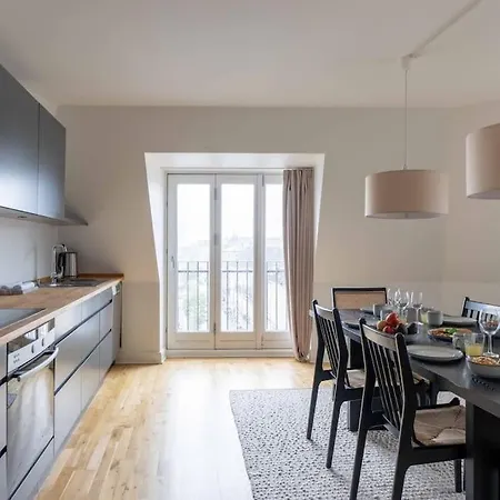 2br With Amazing Skyline View *