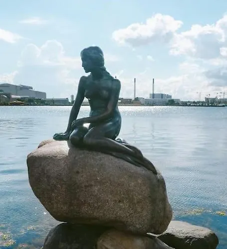 2br With Amazing Skyline View