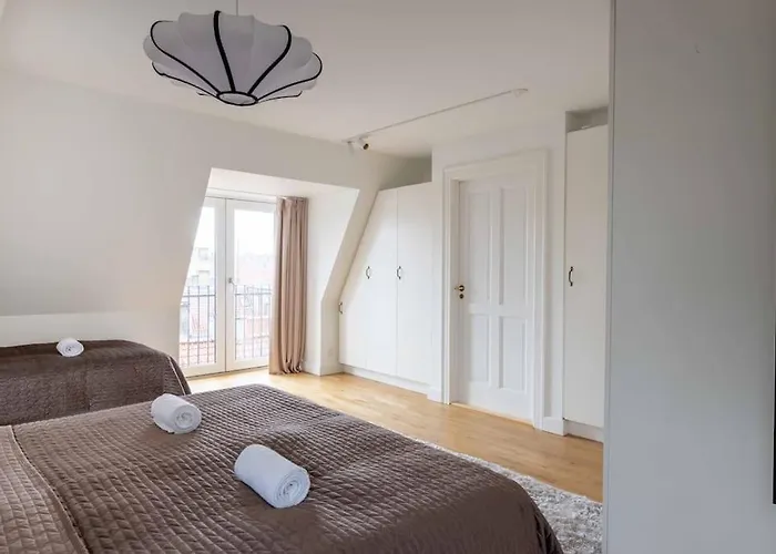 2br With Amazing Skyline View